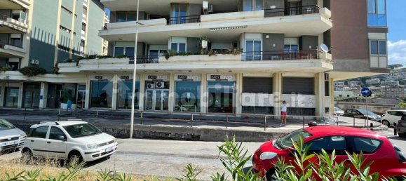 3 rooms Commercial property in Salerno, Italy No. 311757 2