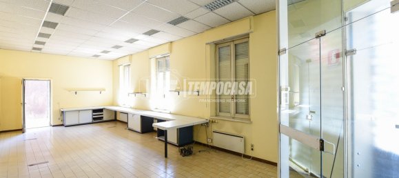 135m² Commercial property in Como, Italy No. 9304 6