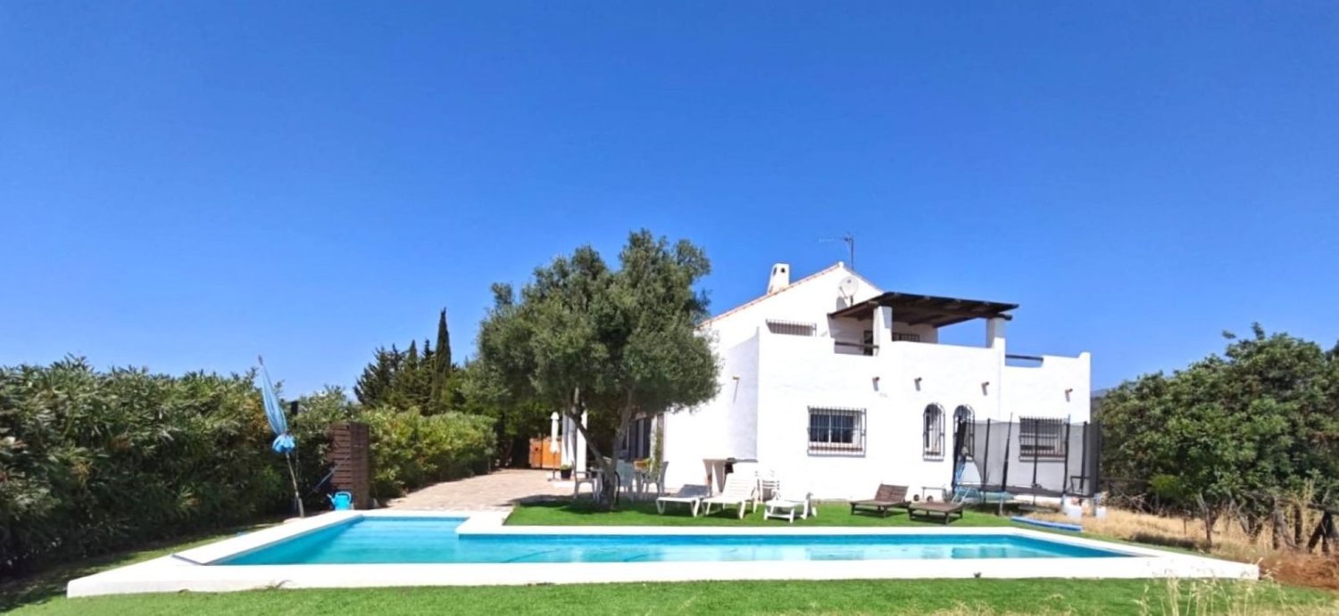 4 Schlafzimmer Villa in Estepona, Spain, Nr. 81680