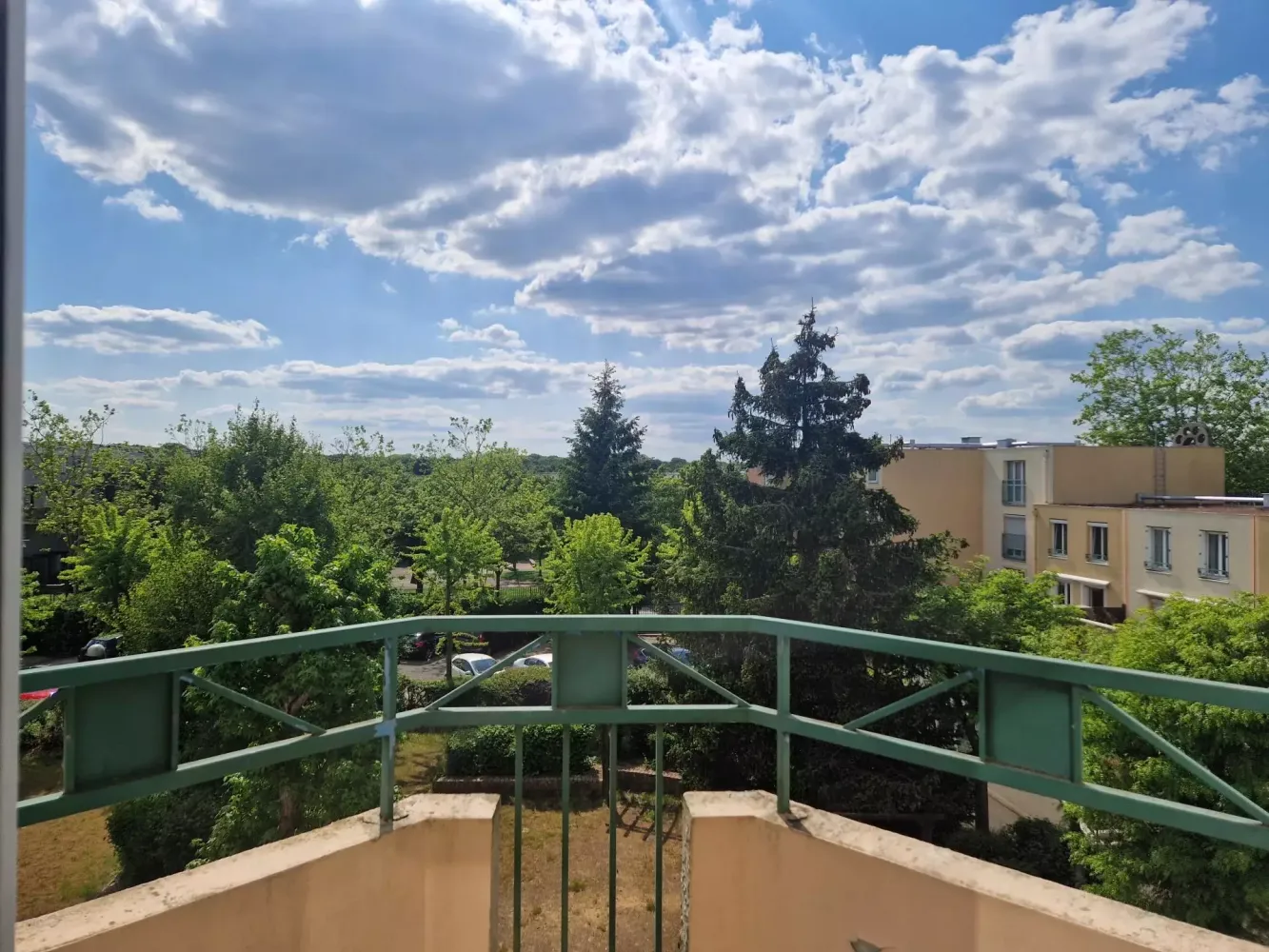 1 bedroom Apartment in Montigny-le-Bretonneux, France No. 141299