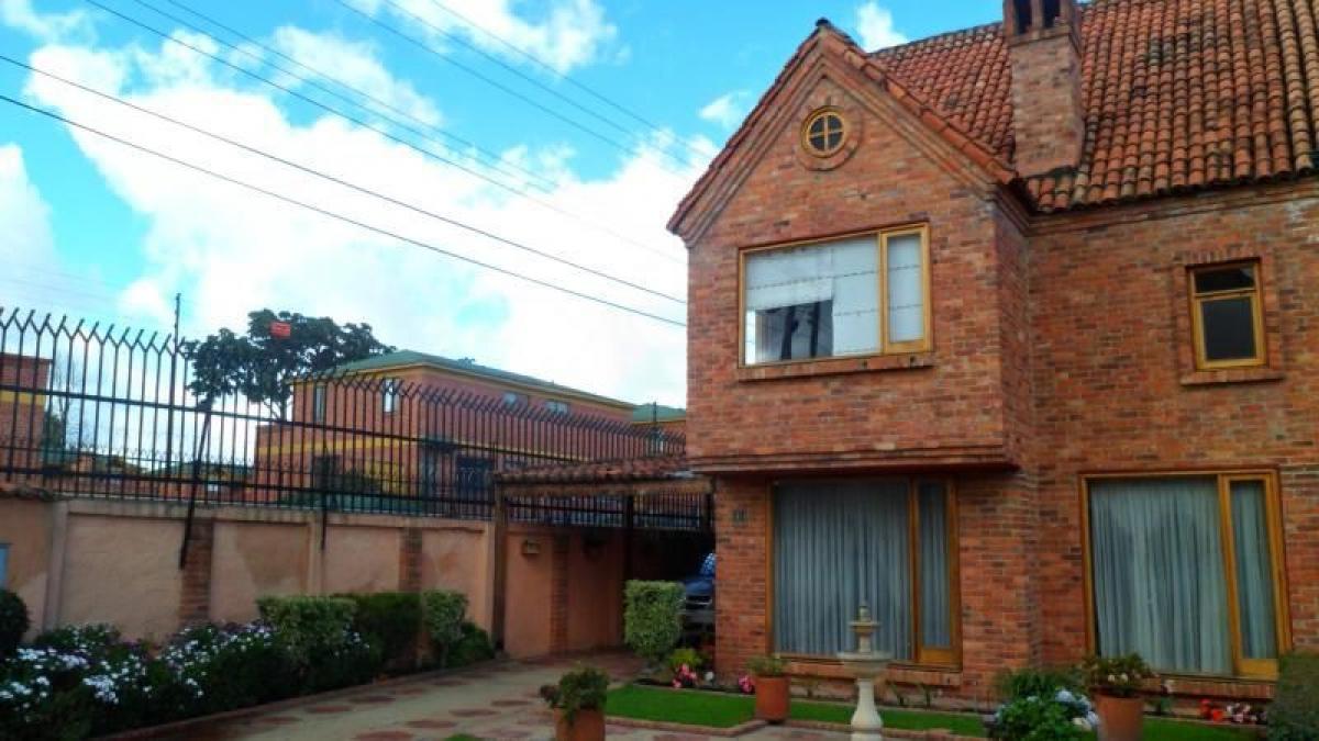 Дом с 4 спальнями в Кундинамарка, Колумбия № 7311