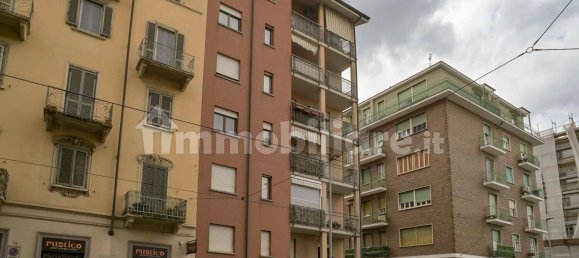 4 bedrooms Apartment in Turin, Italy No. 324045 3