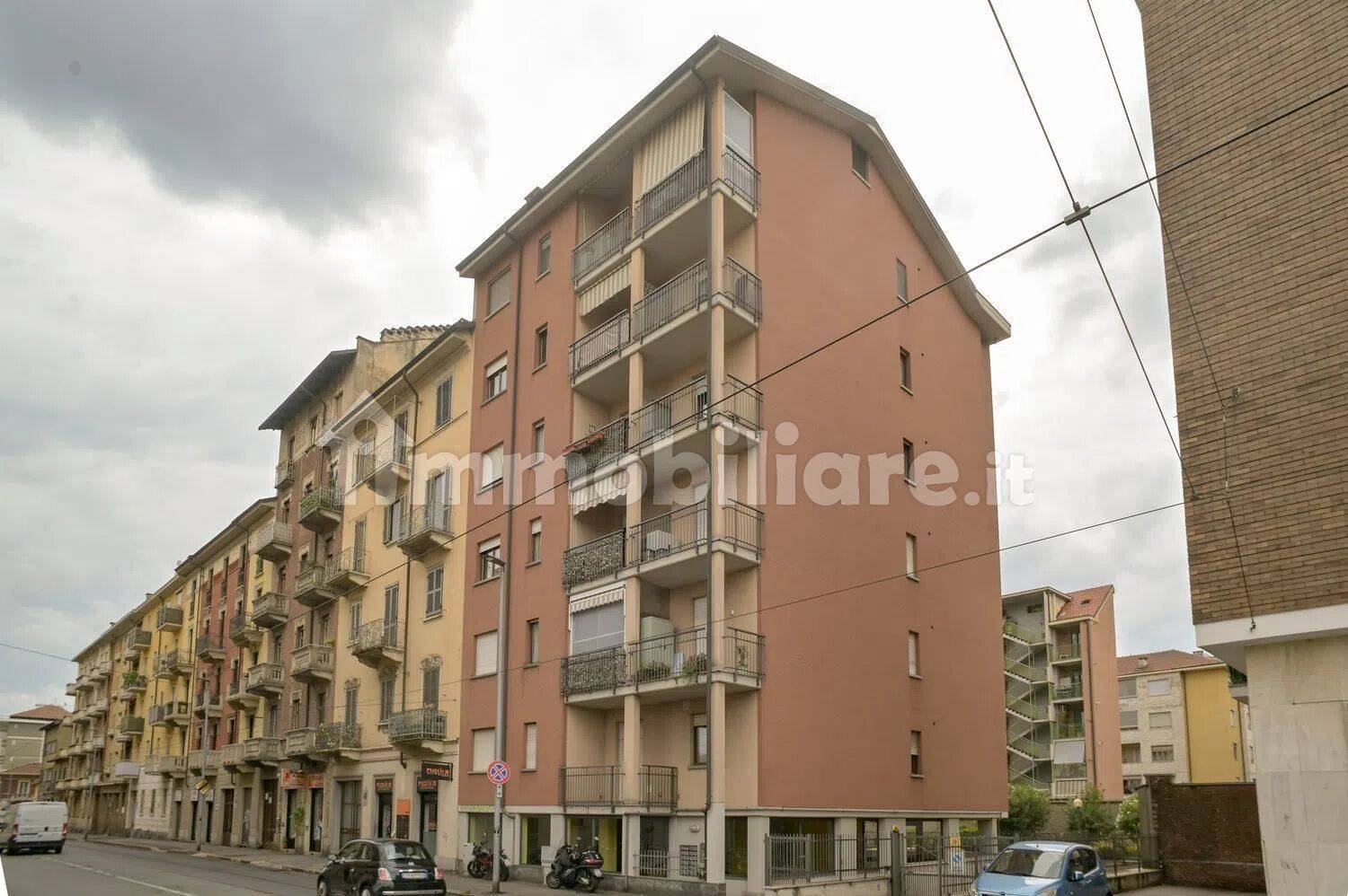 4 bedrooms Apartment in Turin, Italy No. 324045