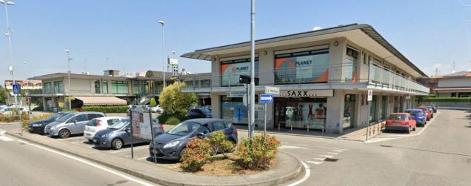 74m² Commercial property in Trezzano Rosa, Italy No. 222432