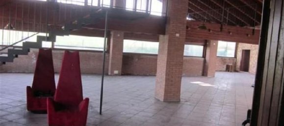 Lagerhaus in Capannori, Italy 1500m², Nr. 62735 3