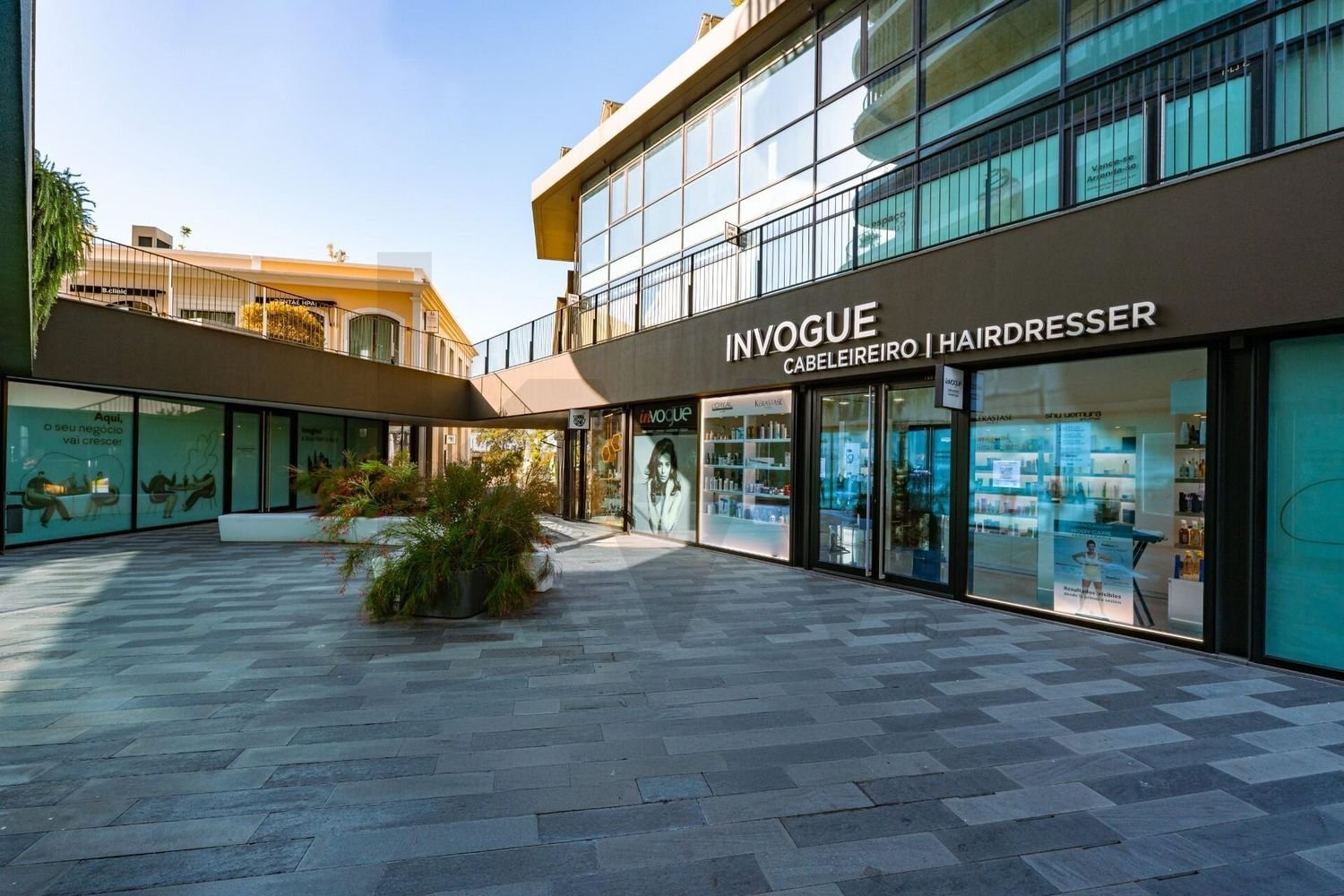 93m² Commercial property in Funchal, Portugal No. 300905