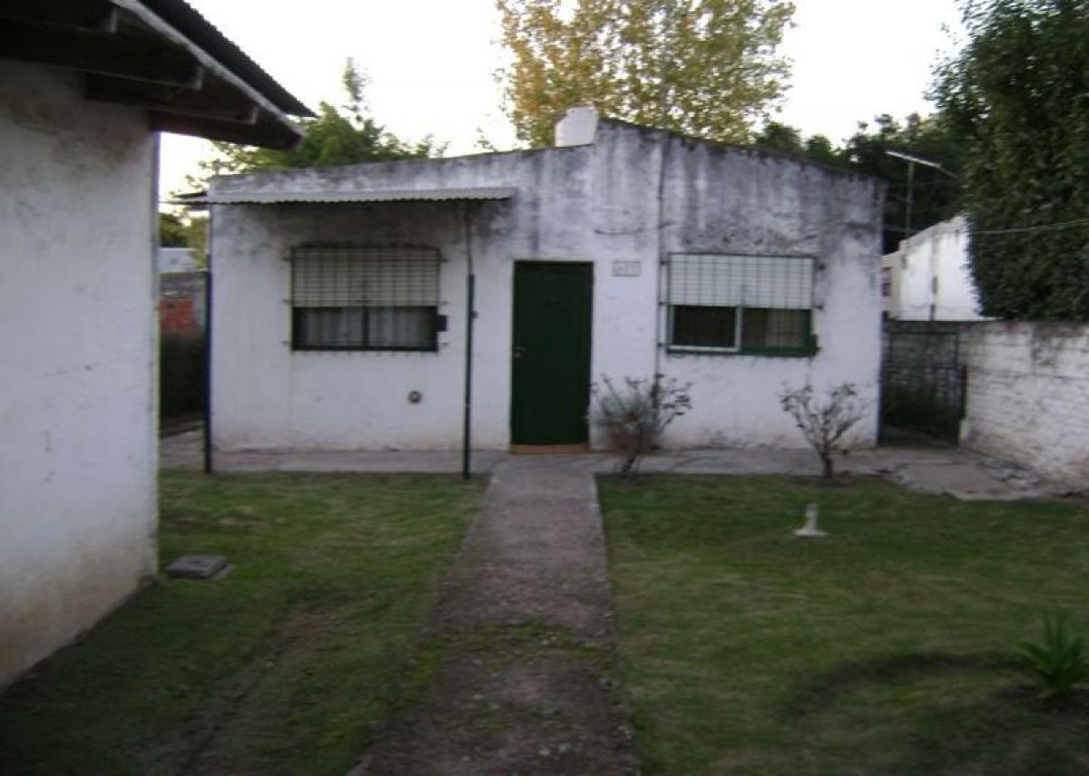 Casa de 3 dormitorios en Escobar, Argentina No. 18269