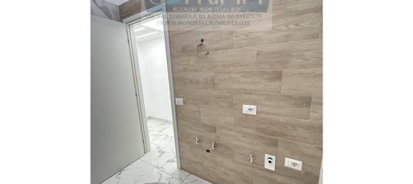 4-salle Appartement à Rome, Italy No. 16857 38