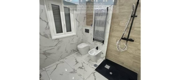 4-salle Appartement à Rome, Italy No. 16857 36