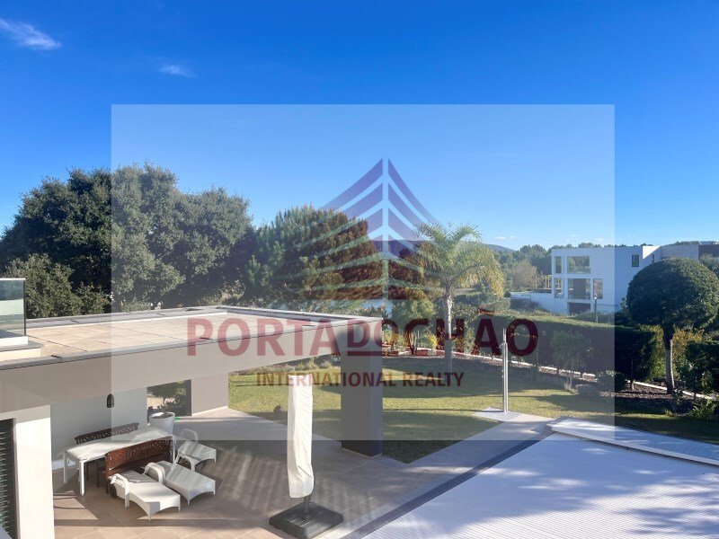 5 bedrooms Villa in Setubal, Portugal No. 103061