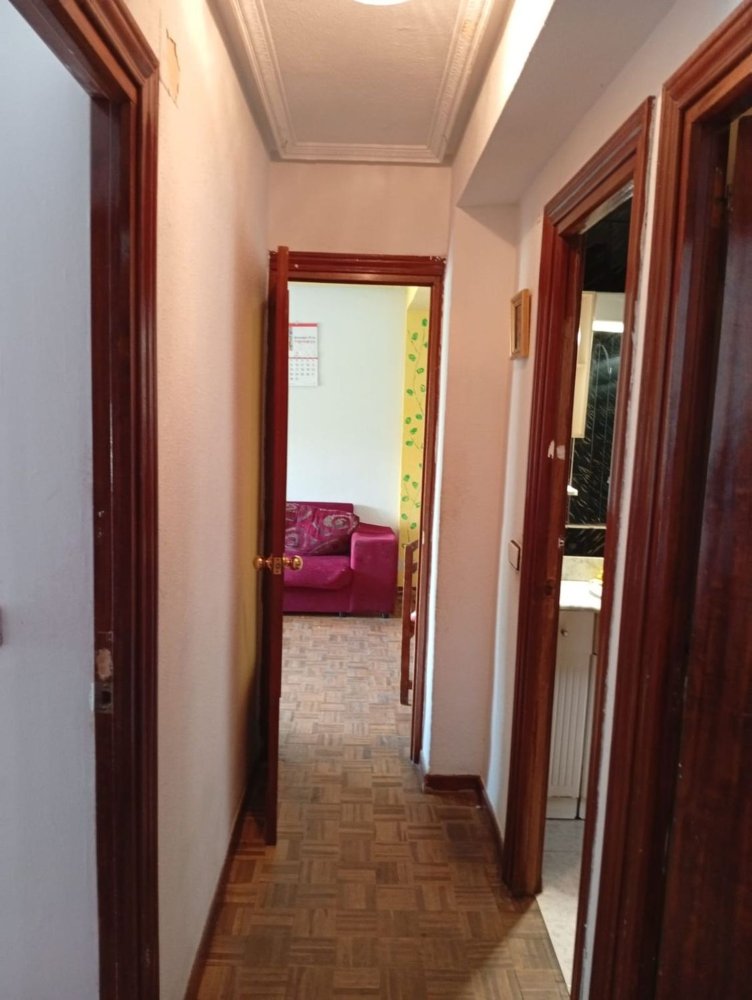 Apartamento de 3 dormitorios en Móstoles, Spain No. 167444