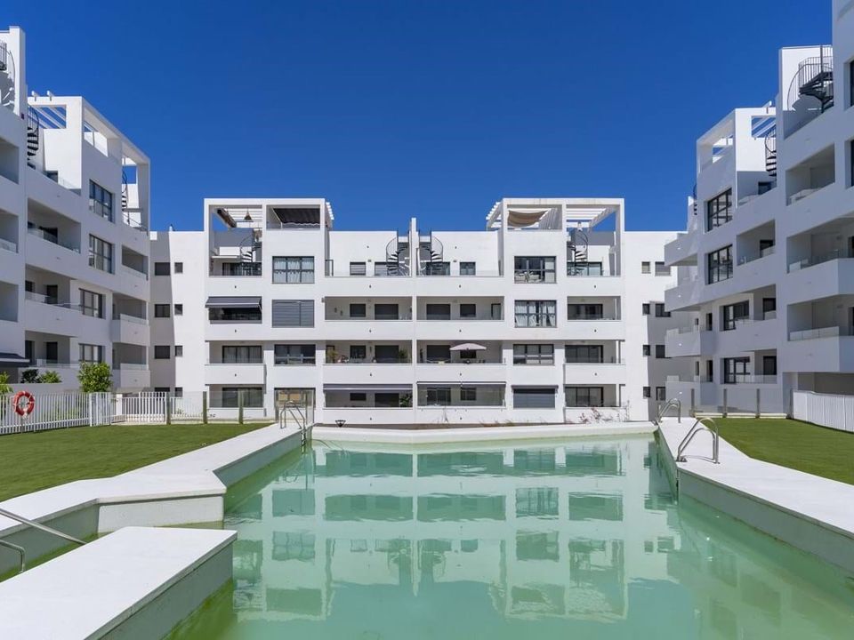 3 bedrooms Penthouse in Estepona, Spain No. 238119