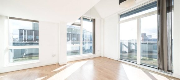 2 bedrooms Apartment in London, United Kingdom No. 12776 3