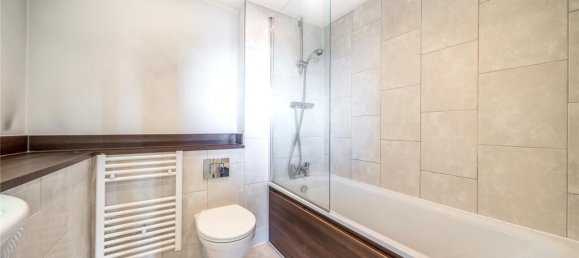 2 bedrooms Apartment in London, United Kingdom No. 12776 4