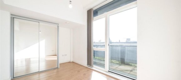 2 bedrooms Apartment in London, United Kingdom No. 12776 6