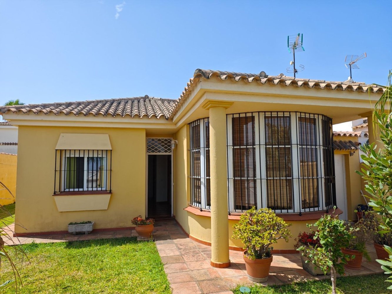 3 bedrooms House in Cadiz, Spain No. 147972