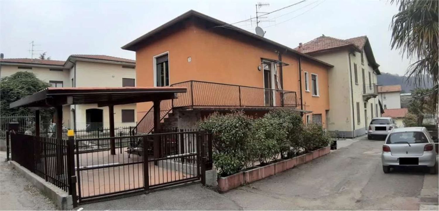 Apartamento de 2 habitaciónes en Como, Italy No. 83914