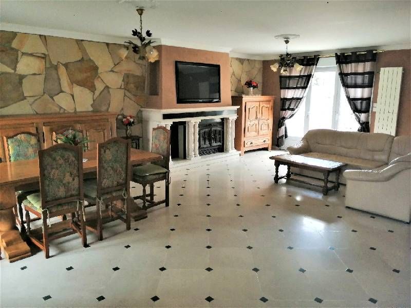 5 chambres Maison à Montfermeil, France No. 184200