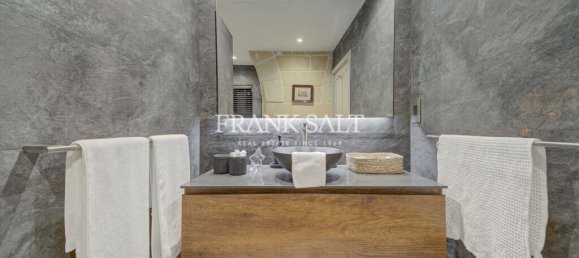 Квартира с 3 спальнями в Биргу, Мальта № 125 66