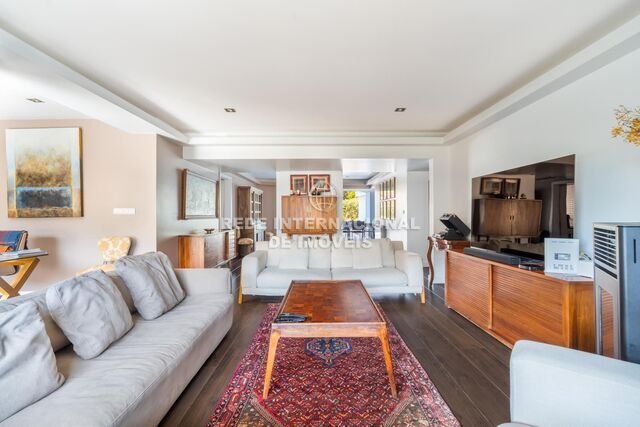 3 bedrooms Villa in Cascais, Portugal No. 259188