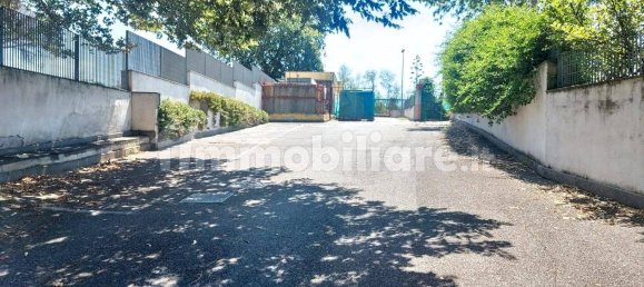 475m² Commercial property in Fiumicino, Italy No. 277627 3
