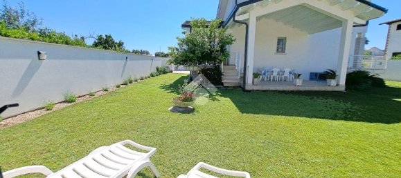 5 Schlafzimmer Villa in Rome, Italy, Nr. 379929 5