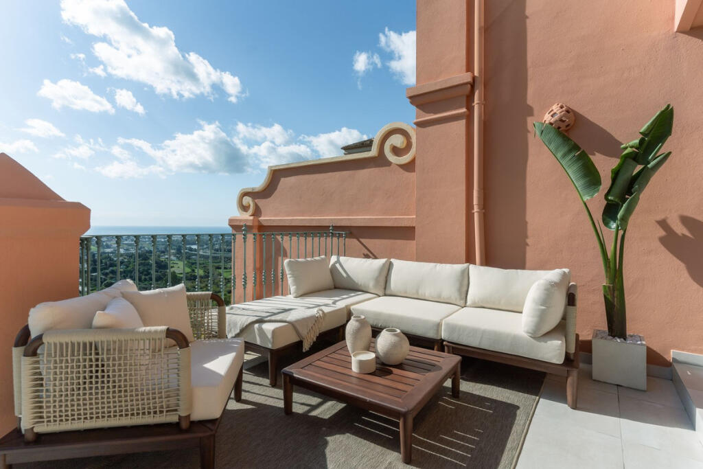 4 bedrooms Duplex in La Quinta, Spain No. 100381