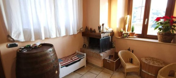 8-salle Appartement à Trequanda, Italy No. 83159 9