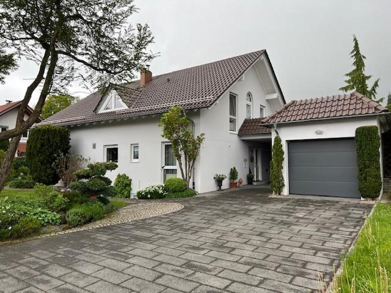 8 rooms House in Biberach, Germany No. 256023