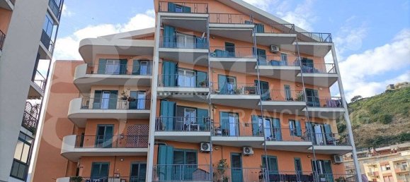 2 bedrooms Apartment in Messina, Italy No. 321049 2