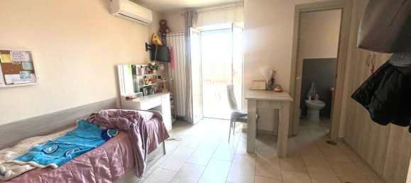 Apartamento de 4 dormitorios en Naples, Italy No. 326313 4