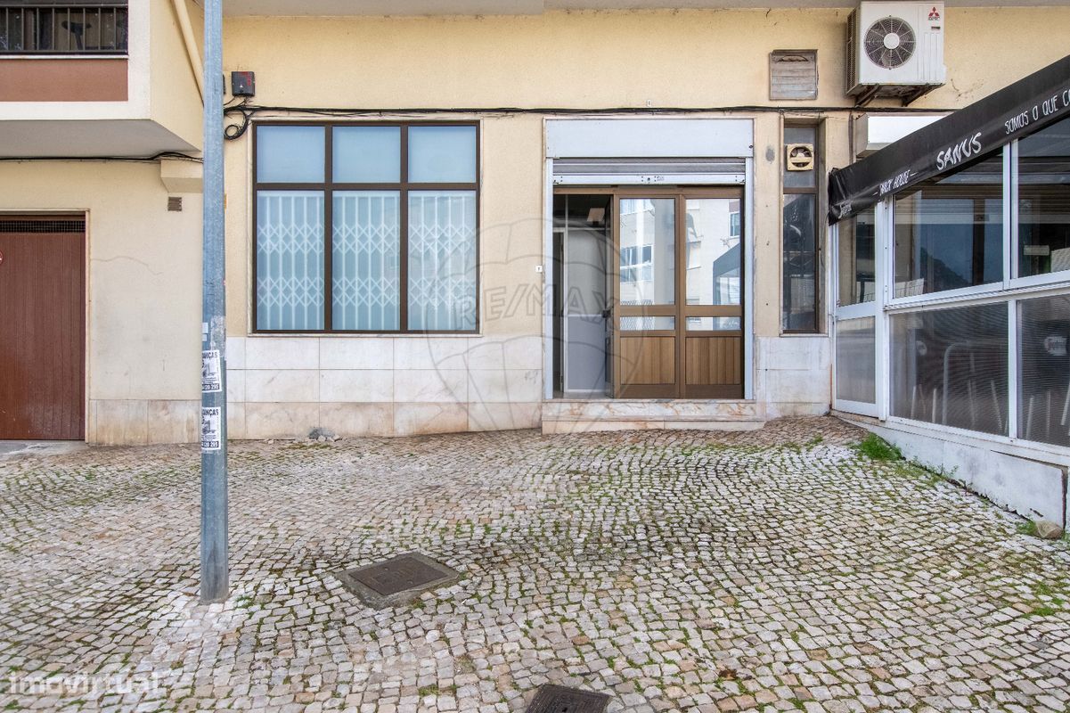 Gewerbliche Immobilie in Vila Franca de Xira, Portugal 70m², Nr. 87704