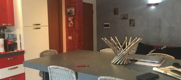 3 rooms Apartment in Piacenza, Italy No. 73786 4