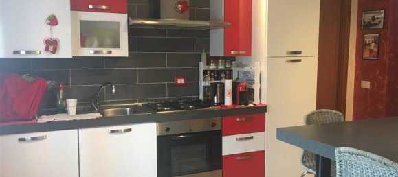 3 rooms Apartment in Piacenza, Italy No. 73786 5