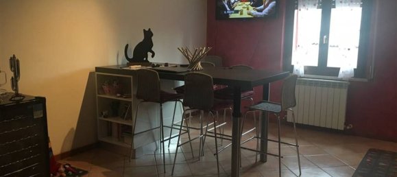 3 rooms Apartment in Piacenza, Italy No. 73786 9