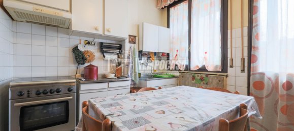 5 rooms Apartment in Bologna, Italy No. 275029 3