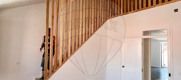 Bâtiment à Vila Franca de Xira, Portugal 304m² No. 57220 3