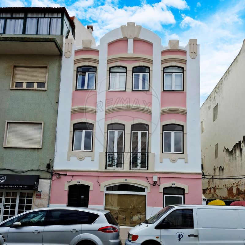 Bâtiment à Vila Franca de Xira, Portugal 304m² No. 57220