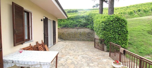 Дом с 4 комнатами в Треццо Тинелла, Италия № 141549 32