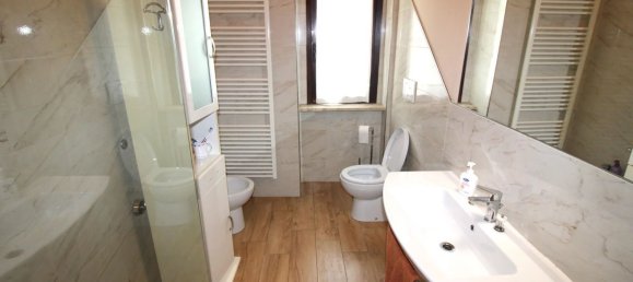 Дом с 4 комнатами в Треццо Тинелла, Италия № 141549 22