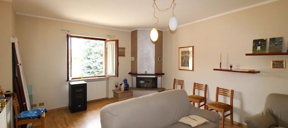 Дом с 4 комнатами в Треццо Тинелла, Италия № 141549 15