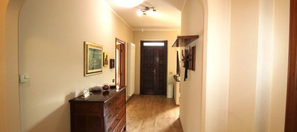 Дом с 4 комнатами в Треццо Тинелла, Италия № 141549 11