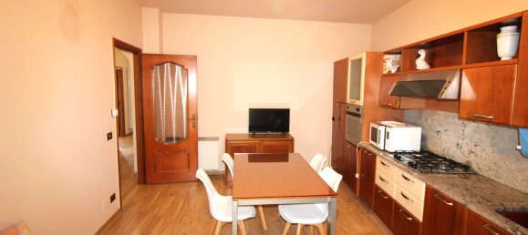 Дом с 4 комнатами в Треццо Тинелла, Италия № 141549 29