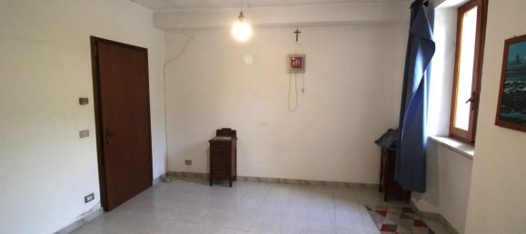 Дом с 4 комнатами в Треццо Тинелла, Италия № 141549 46