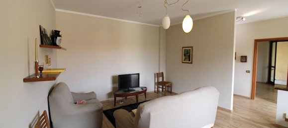 Дом с 4 комнатами в Треццо Тинелла, Италия № 141549 14