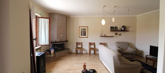 Дом с 4 комнатами в Треццо Тинелла, Италия № 141549 16