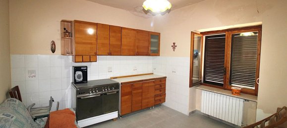 Дом с 4 комнатами в Треццо Тинелла, Италия № 141549 42