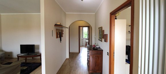 Дом с 4 комнатами в Треццо Тинелла, Италия № 141549 8