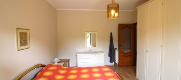 Дом с 4 комнатами в Треццо Тинелла, Италия № 141549 25