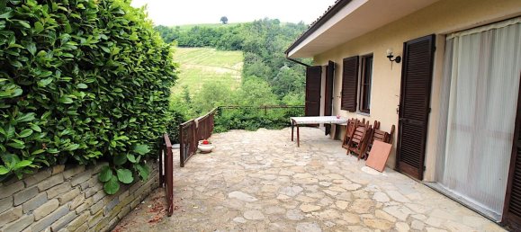 Дом с 4 комнатами в Треццо Тинелла, Италия № 141549 33